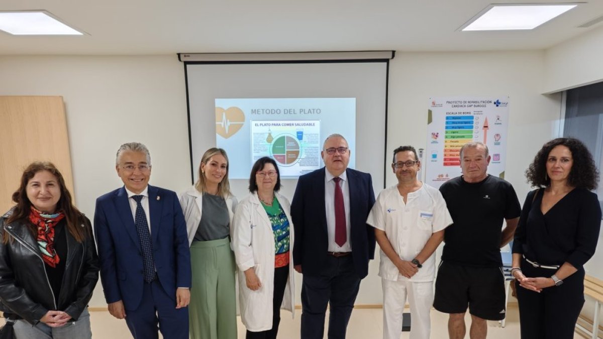 El consejero de Sanidad, en el centro, ha visitado el centro de salud de Salas de los Infantes