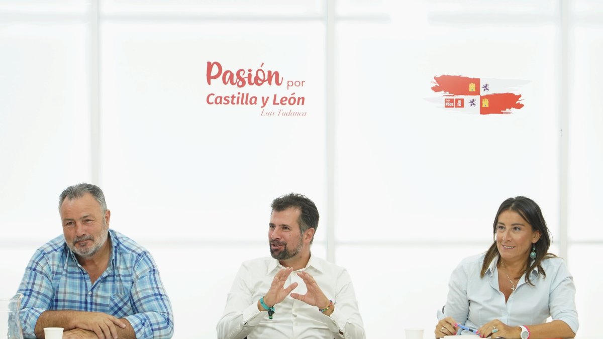 Eduardo Morán, Luis Tudanca y Ana Sánchez en la reunión de la Comisión Ejecutiva Autonómica del PSOECyL.