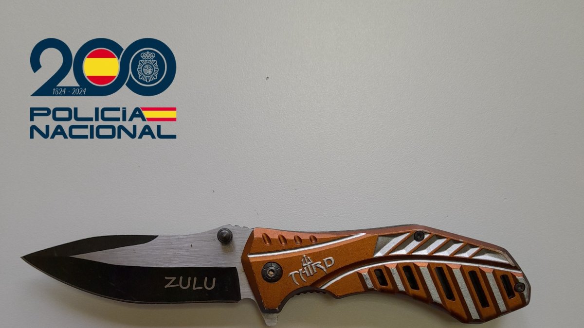 Cuchillo con el que iba armado el detenido