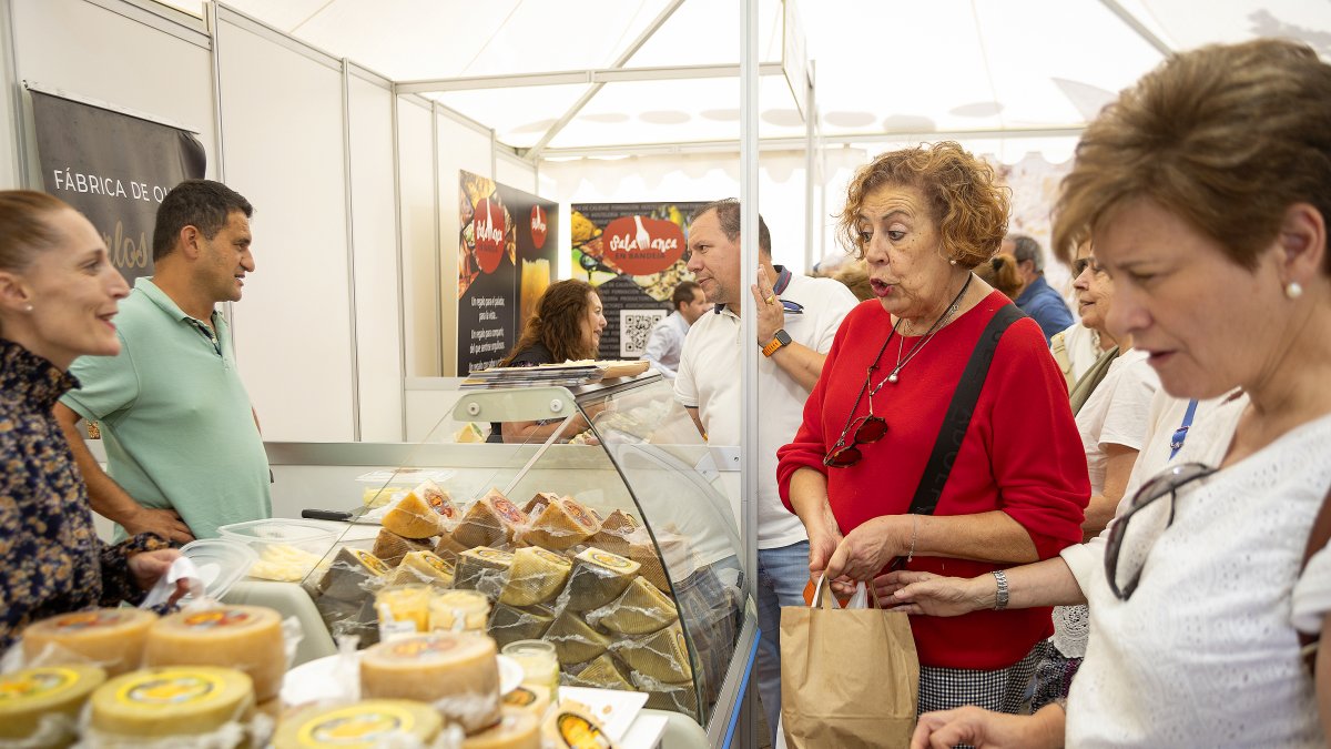 Fromago es una cita única en España con actividades dirigidas a profesionales del sector y público en general. Un escaparate donde se muestran más de 1.200 quesos