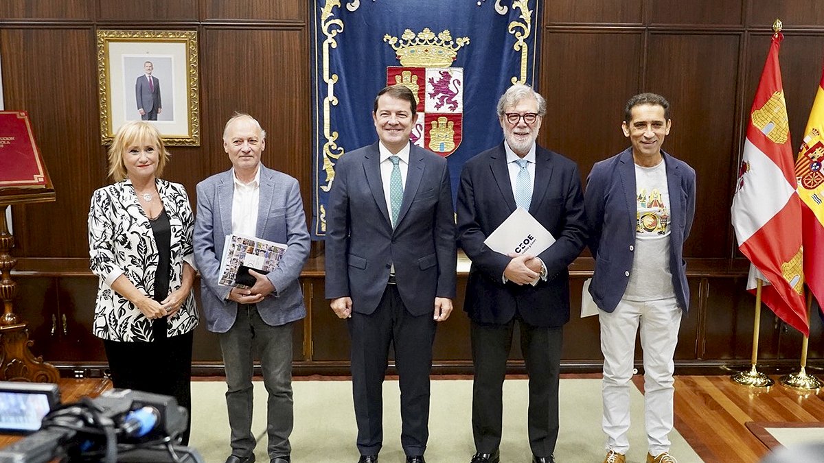 El presidente de la Junta de Castilla y León, Alfonso Fernández Mañueco, mantiene un encuentro con los agentes sociales y económicos del Diálogo Social de Castilla y León