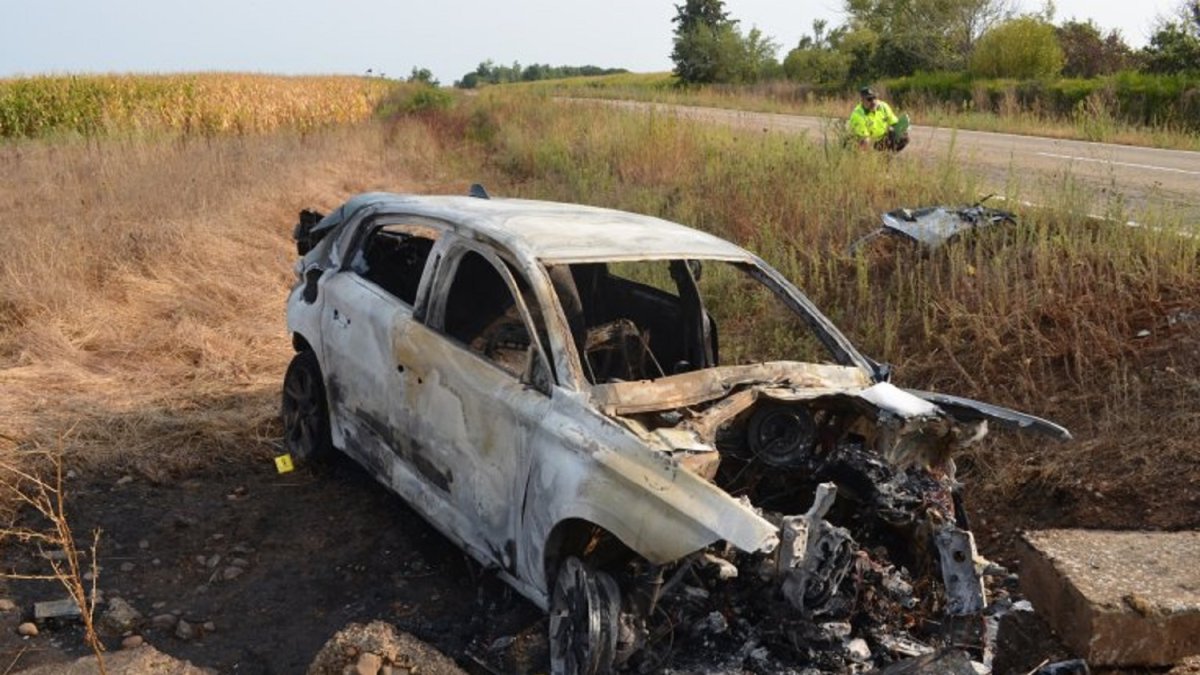 Estado en el que quedó el coche tras el brutal choque contra un muro en el accidente de León.