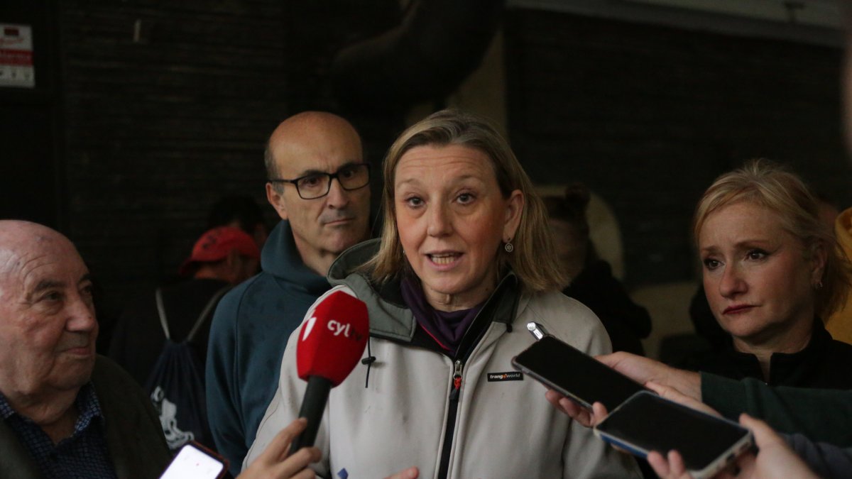 La vicepresidenta de la Junta de Castilla y León y consejera de Familia e Igualdad de Oportunidades, Isabel Blanco, participa en la 39 Marcha Asprosub, que se ha suspendido por la lluvia.