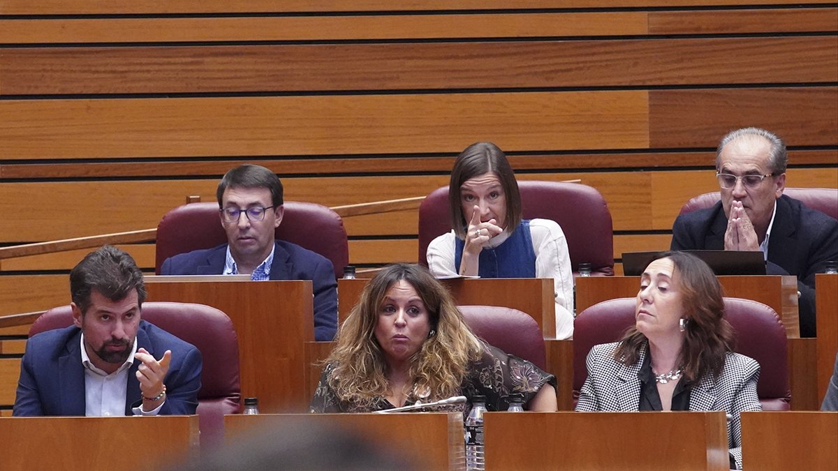 Primera sesión del Pleno de las Cortes autonómicas, que comienza con las preguntas orales de control al Ejecutivo autonómico.