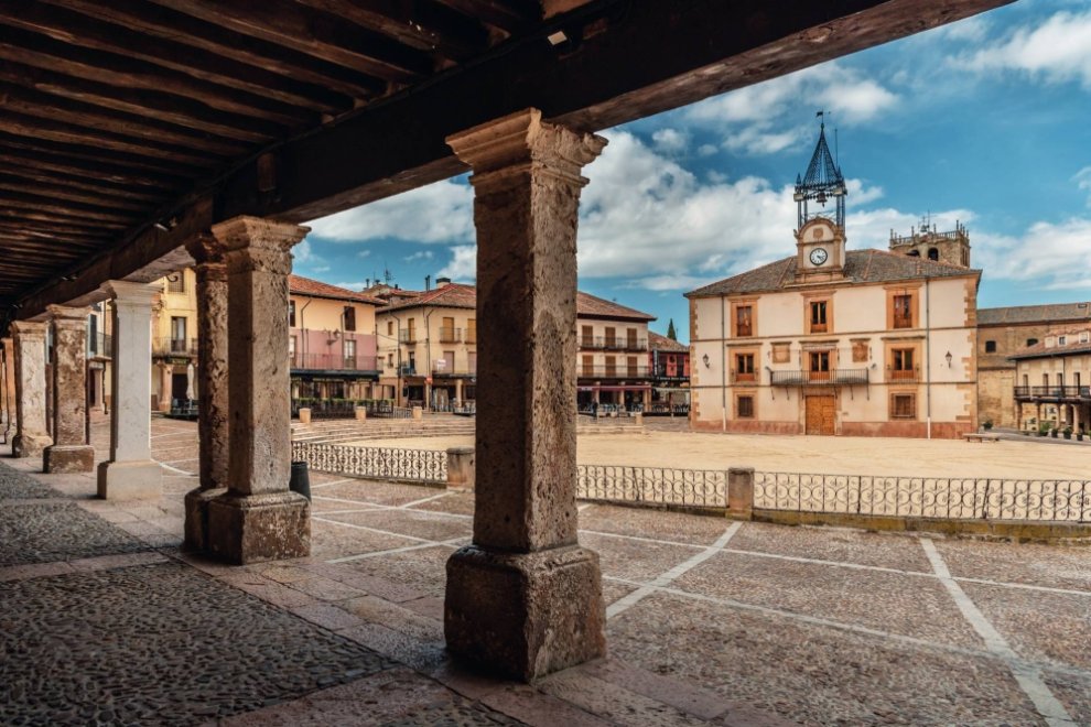 <h3  class='enlacePalabraNoticia' onclick='opcionBuscarActualidad('Riaza','')'>Riaza</h3> entra en la exclusiva Red de Pueblos Gastronmicos de Espaa
