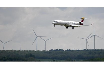 Primer vuelo de reapertura del Aeropuerto de Burgos. - ICAL