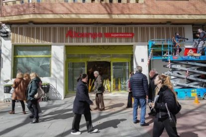 Remodelación para la apertura de un supermercado Alcampo en Valladolid. J.M. LOSTAU