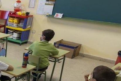 Alumnos antes de comenzar la clase en un colegio de Castilla y León. ICAL