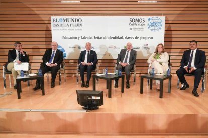 Pablo R. Lago, Enrique Cabero, Nicanor Sen, Jesús Julio Carnero, Cristina Ayala y Carlos García.