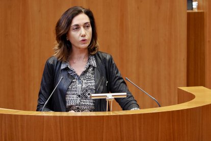 La procuradora de UPL, Alicia Gallego, durante el pleno de las Cortes de Castilla y León de este miércoles