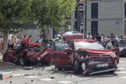 La Unidad de Reconstrucción de Accidentes en el cruce de la avenida Cantabria con Reyes Católicos