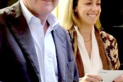 Alfonso Fernández Mañueco ejerce su derecho al voto en Salamanca. ICAL