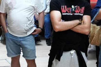 Vecinos de Villaquilambre se reúnen por la apertura del centro de migrantes