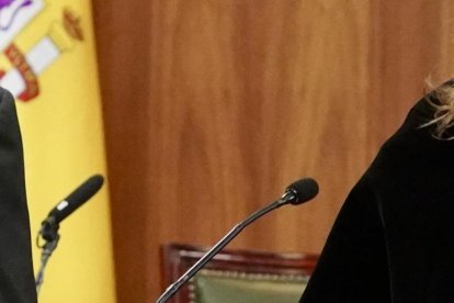 Alfonso Fernández Mañueco, junto a la nueva rectora de la Universidad de León, Nuria González Álvarez.