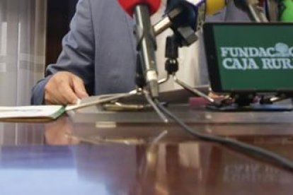 Presentación de los XXVII Premios Fundación Caja Rural de Zamora a cargo del director general de la entidad, Cipriano García; el director Ejecutivo de la Fundación, Narciso Prieto, y la técnico de Comunicación, Laura Huertos.