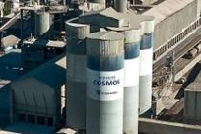 La empresa Cementos Cosmos en Toral de los Vados, donde ocurrió el accidente.
