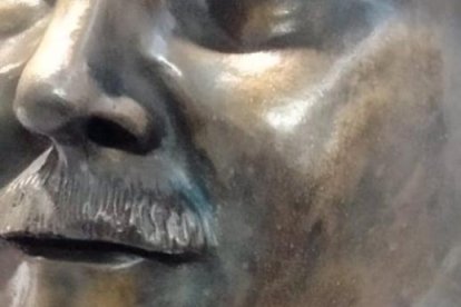 Busto del doctor y político Rafael de Vega, fusilado por el bando nacional en la Guerra Civil