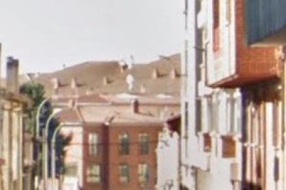 Calle Cardenal Cisneros de la capital abulense, lugar de la pelea.