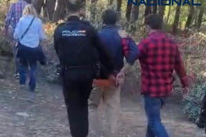 El sospechoso de matar a su suegro en Aranda de Duero, en el momento de ser detenido.