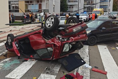 Estado en el que quedó uno de los vehículos implicados en el aparatoso accidente.