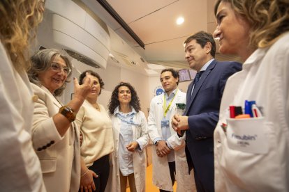 El presidente de la Junta participa en el acto de celebración del primer aniversario de la Unidad Satélite de Radioterapia de Ávila