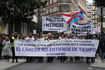 Manifestación de la asociación OncoBierzo para reclamar mejoras en el área de Oncología y todas las especialidades sanitarias en el área de salud del Bierzo