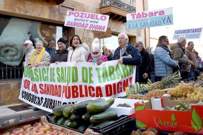 La secretaria de organización del PSOECyL, Ana Sánchez, asiste a la concentración en defensa de la Sanidad de la comarca de tábara (Zamora). ICAL