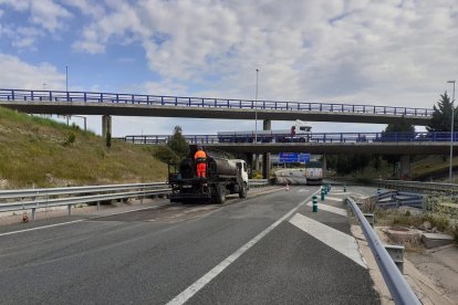 Foto de archivo de obras de reposición en la carretera BU-11. -E.M