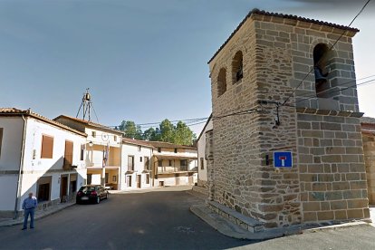 Ayuntamiento de San Bartolomé de Béjar, junto a la iglesia parroquial. GGL SW