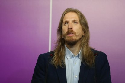 Pablo Fernández, el portavoz de Podemos, durante una rueda de prensa en la que ha anunciado su invitación a Yolanda Díaz. -E.PRESS