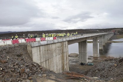 Obras del AVE a la altura de Puebla de Sanabria. ICAL