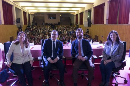 El vicepresidente de la Junta, Juan García-Gallardo, interviene en la inauguración de la VII Semana de Formación ‘Enseñar educando’ del Colegio San Agustín de Salamanca. - ICAL