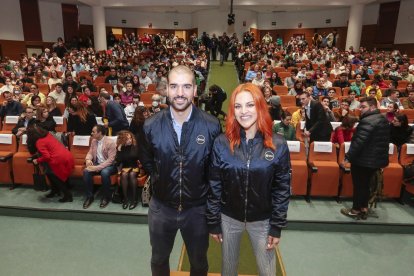 Los astronautas Pablo Álvarez Fernández y Sara García Alonso, recientemente seleccionados por la Agencia Espacial Europea para formar parte de su equipo, participan en un coloquio en el Salón de Actos de la Escuela de Ingenierías Industrial, Informática y Aeroespacial de la ULE