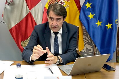 Suárez-Quiñones en un momento de la reunión del Diálogo Social mantenida este miércoles en la Consejería de Medio Ambiente. E. M.
