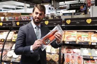 El vicepresidente de la Junta presenta los productos de Tierra de Sabor en Las Rozas.- ICAL