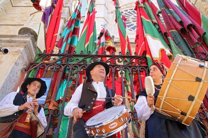 León se reivindica como “cuna del parlamentarismo y tierra de libertades” en la ceremonia de Las Cantaderas. Ical