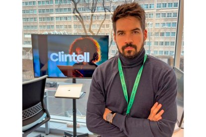 El salmantino Diego Cuadrado en las instalaciones de Clintell, empresa que desarrolla productos tecnológicos basados en IA. -E.M.