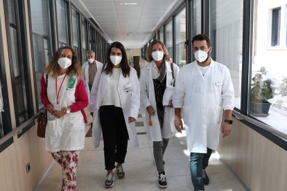 Raquel Queiroz, Maria Eugenia Pereira, Rute Ferreira y João Ferreira en el centro sociosanitario de Hermanas Hospitalarias de Palencia. -ICAL