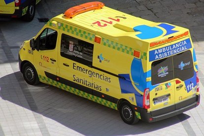 Una ambulancia en una imagen de archivo.- E. M.