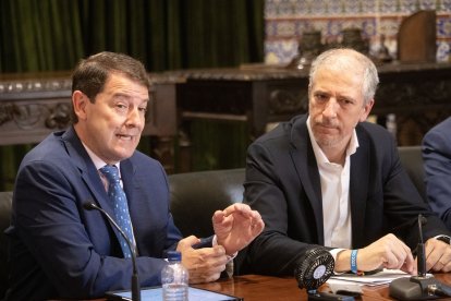 El presidente del Partido Popular de Castilla y León, Alfonso Fernández Mañueco, intervienen en un encuentro informativo sobre el corredor Ruta de la Plata. ICAL