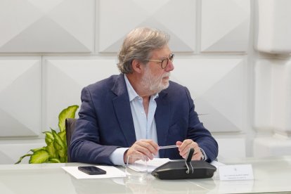 El presidente de la CEOE Santiago Aparicio en la reunión del Consejo del Diálogo Social de Castilla y León. ICAL