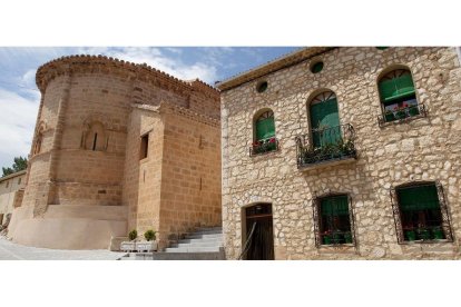 La iglesia de Nuestra Señora de la Asunción es una de las joyas de la localidad tanto por su exterior como por sus pinturas y la arquitectura tradicional que la rodea. - HDS