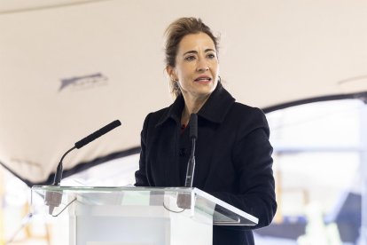 La ministra de Transporte, Raquel Sánchez, interviene durante la puesta de la primera piedra de la planta de Switch Mobility, en Valladolid. -E. PRESS.