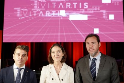 La ministra de Industria, Comercio y Turismo, Reyes Maroto, el alcalde de Valladolid, Óscar Puente, y el presidente de Vitartis, Pedro Ruiz, participan el II Congreso de la Industria Alimentaria de Vitartis. -ICAL