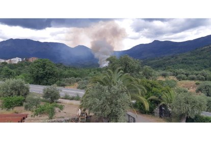Incendio en Mombeltrán. Twitter: Infues Ávila