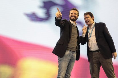 Alfonso Fernández Mañueco en su proclamación como presidente del Partido Popular de Castilla y León junto al presidente nacional del partido, Pablo Casado, en una imagen de archivo del XIV Congreso autonómico del PP de Castilla y León. -ICAL