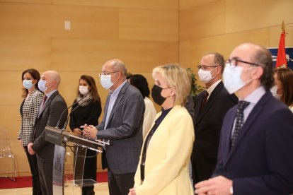 Francisco Igea, durante la rueda de prensa acompañado de los procuradores y consejeros de Ciudadanos.- ICAL