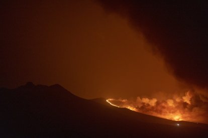 Incendio de Navalafría visto desde la localidad de Riofrío.- ICAL