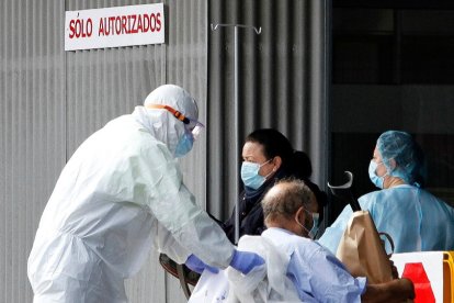 Hospital Clínico de Valladolid durante la crisis del coronavirus.- JUAN MIGUEL LOSTAU.