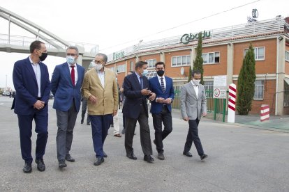 El ministro de Agricultura, Pesca y Alimentación, Luis Planas durante su visita a Cobadu